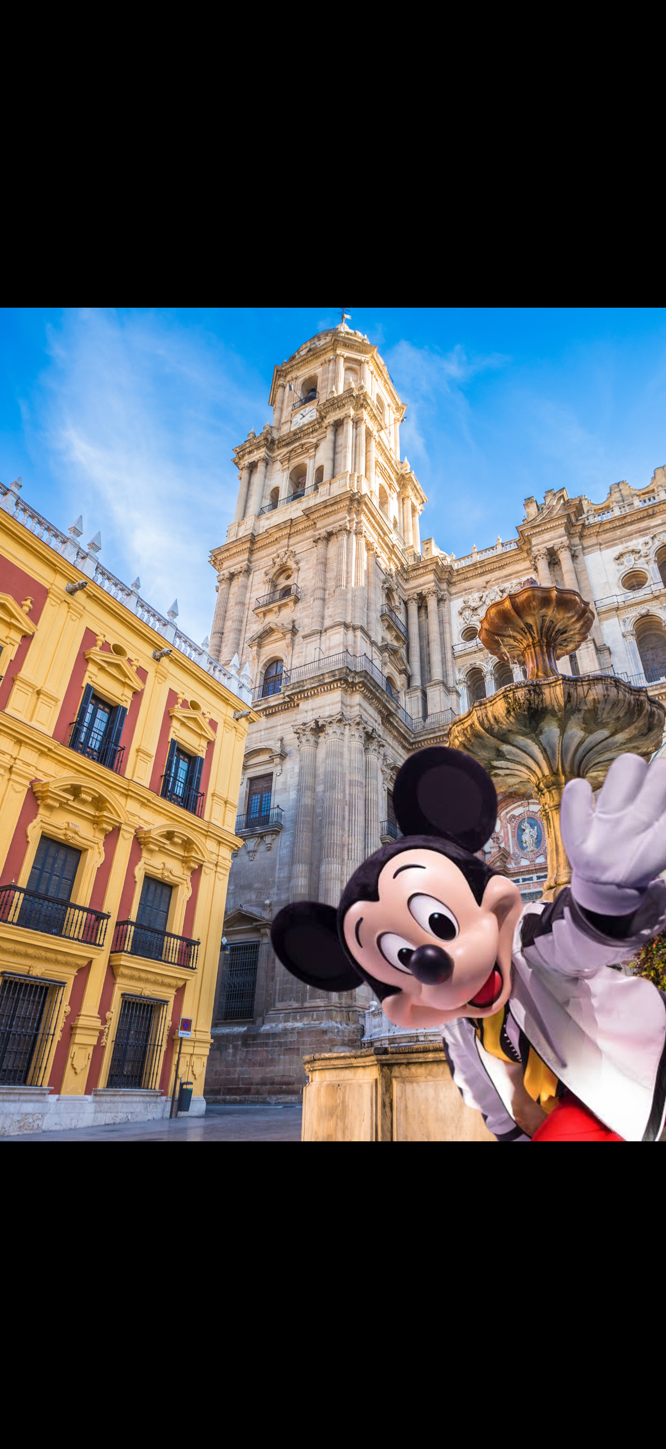 Pluto en la playa de la Malagueta en Málaga