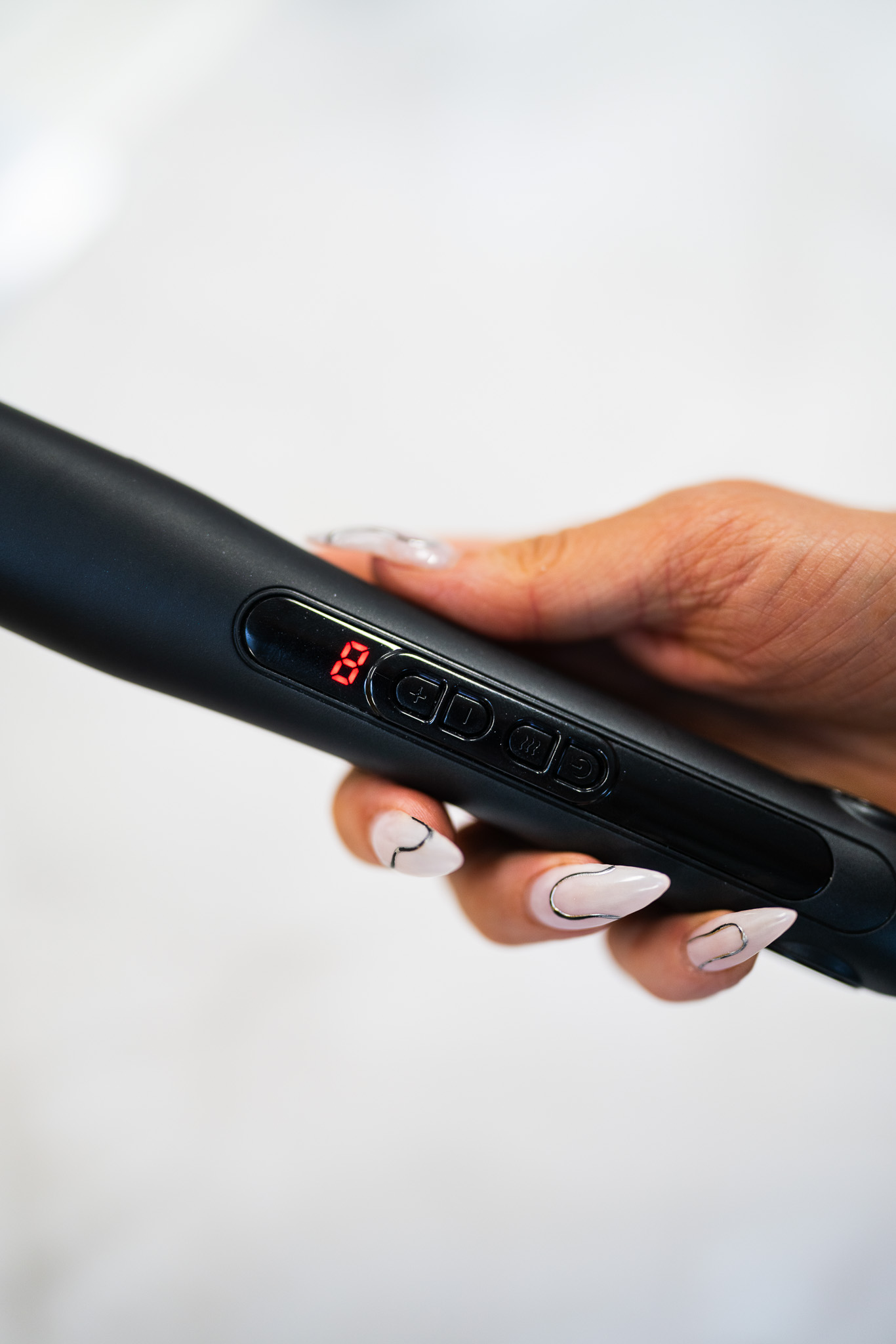 Winamor Perfect Pass keratin iron LCD display showing pass count number 8 - Australia best keratin straightener