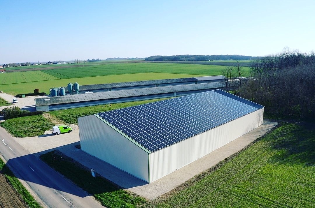Installation  solaire  sur  bâtiment  agricole  -  Thermasol  Air  Systems