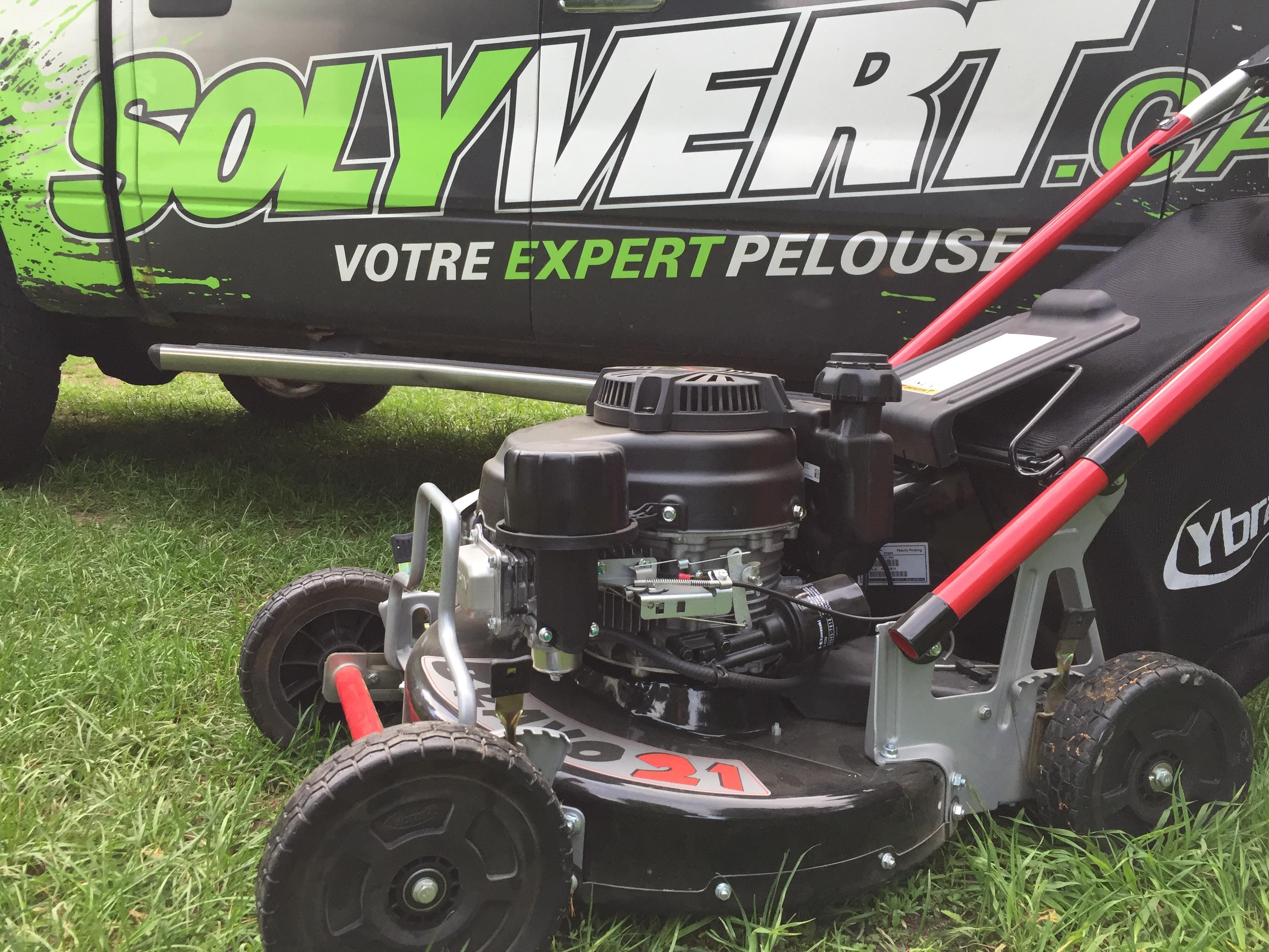 Tondeuse commerciale Ybravo — gros plan