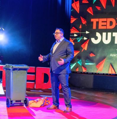 Gavin Simpson ACMA CGMA on stage at TEDx Vitosha