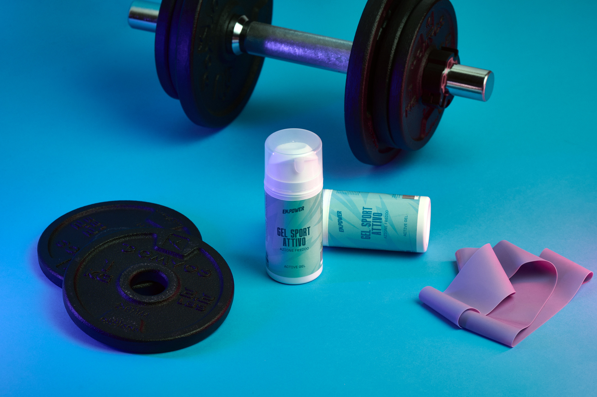 Empower — Unguento Prodigioso · Pre-workout su sfondo giallo con bilanciere e kettlebell