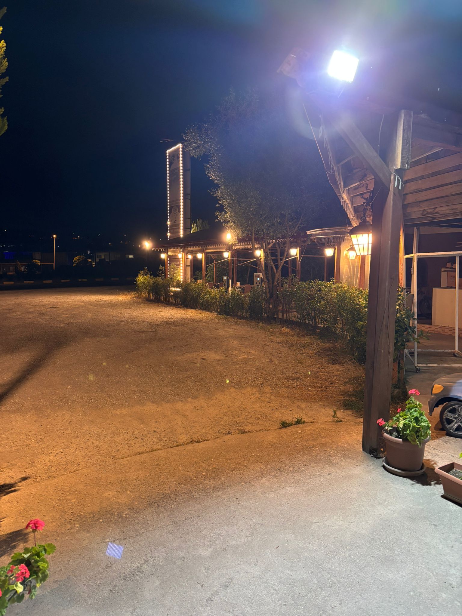 Çaycuma'sı Lezzet Bahçesi — gece dış görünüm