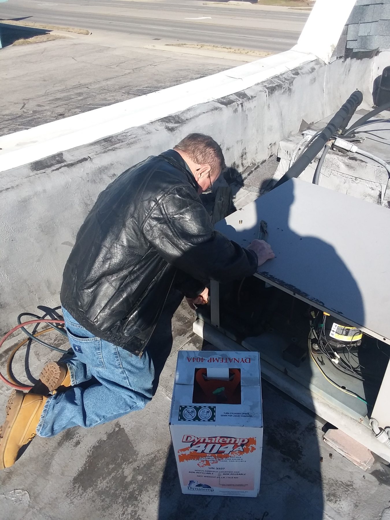 Tech servicing equipment