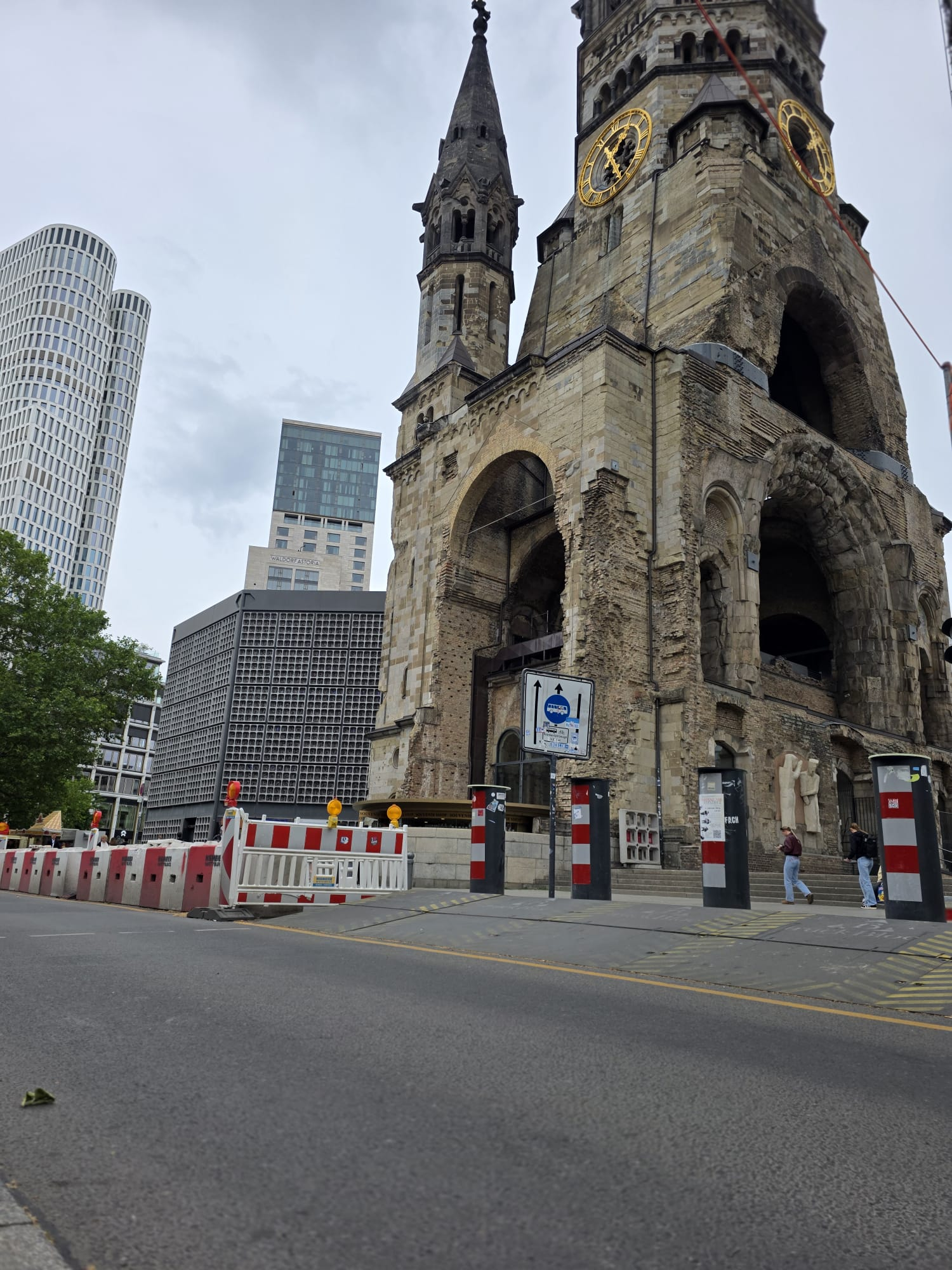 Gedächtniskirche · Vorplatz