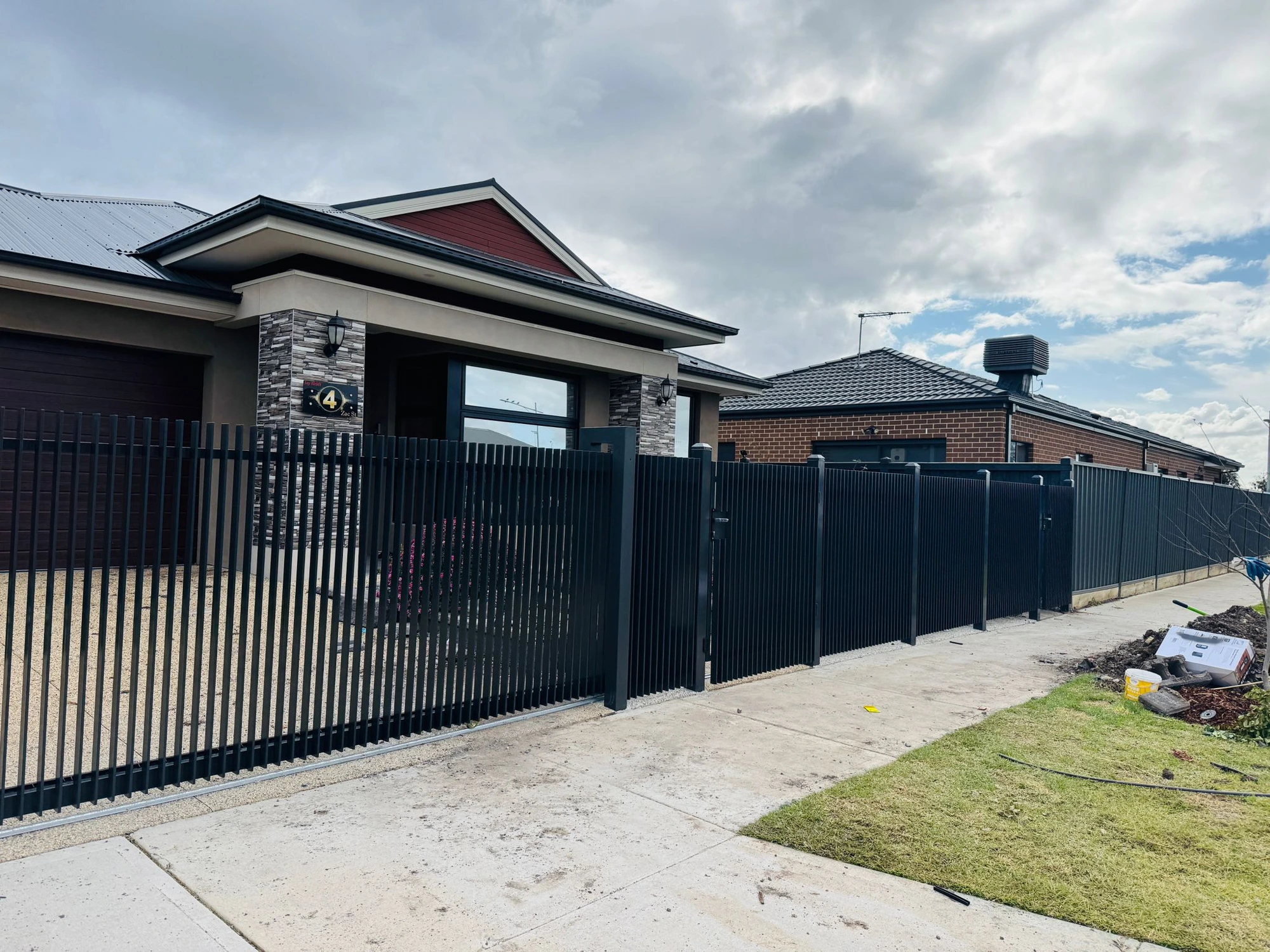 Aluminium Vertical Blade Fence & Gate
