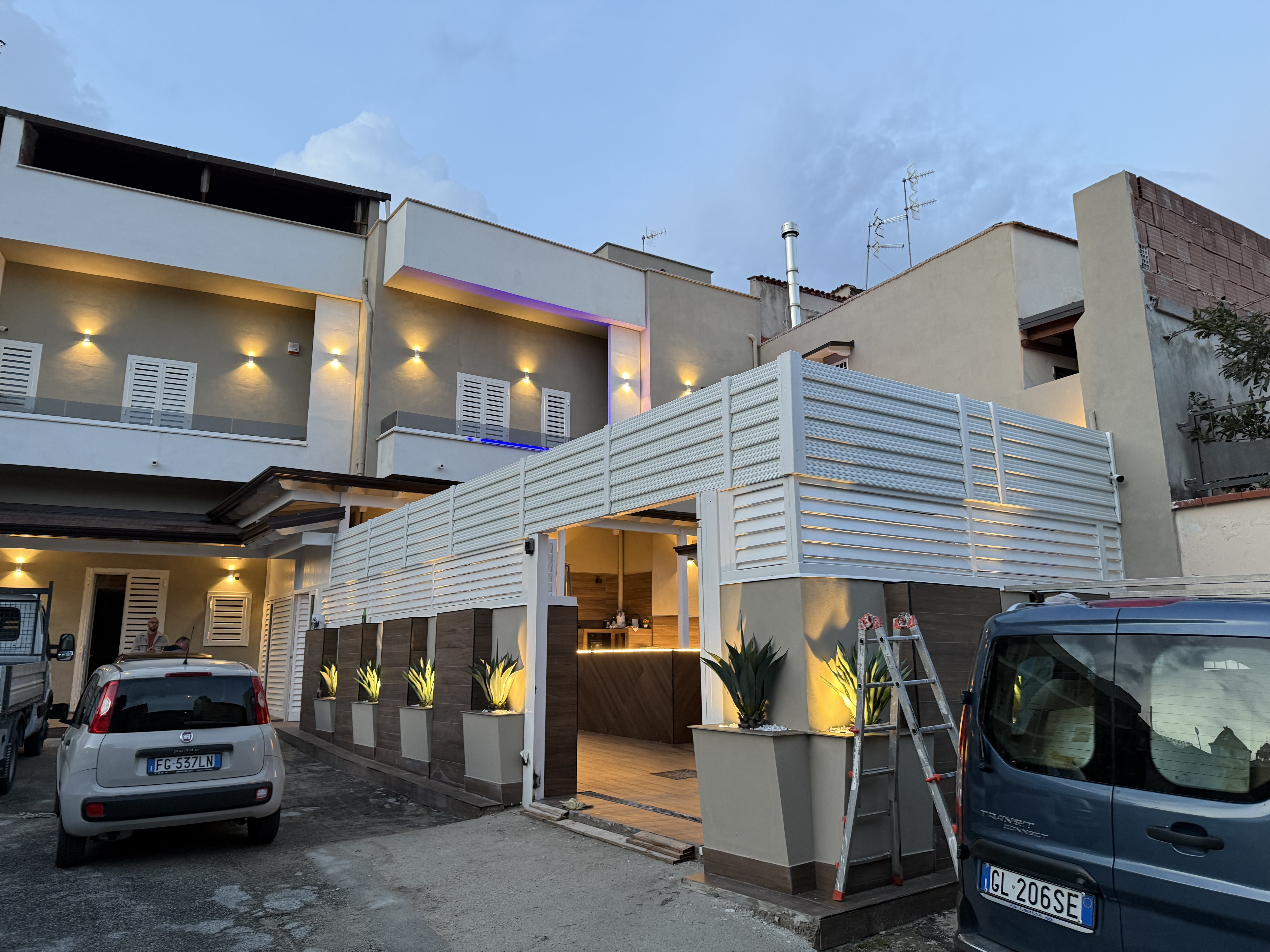 Grigliato privacy interno terrazzo con piscina