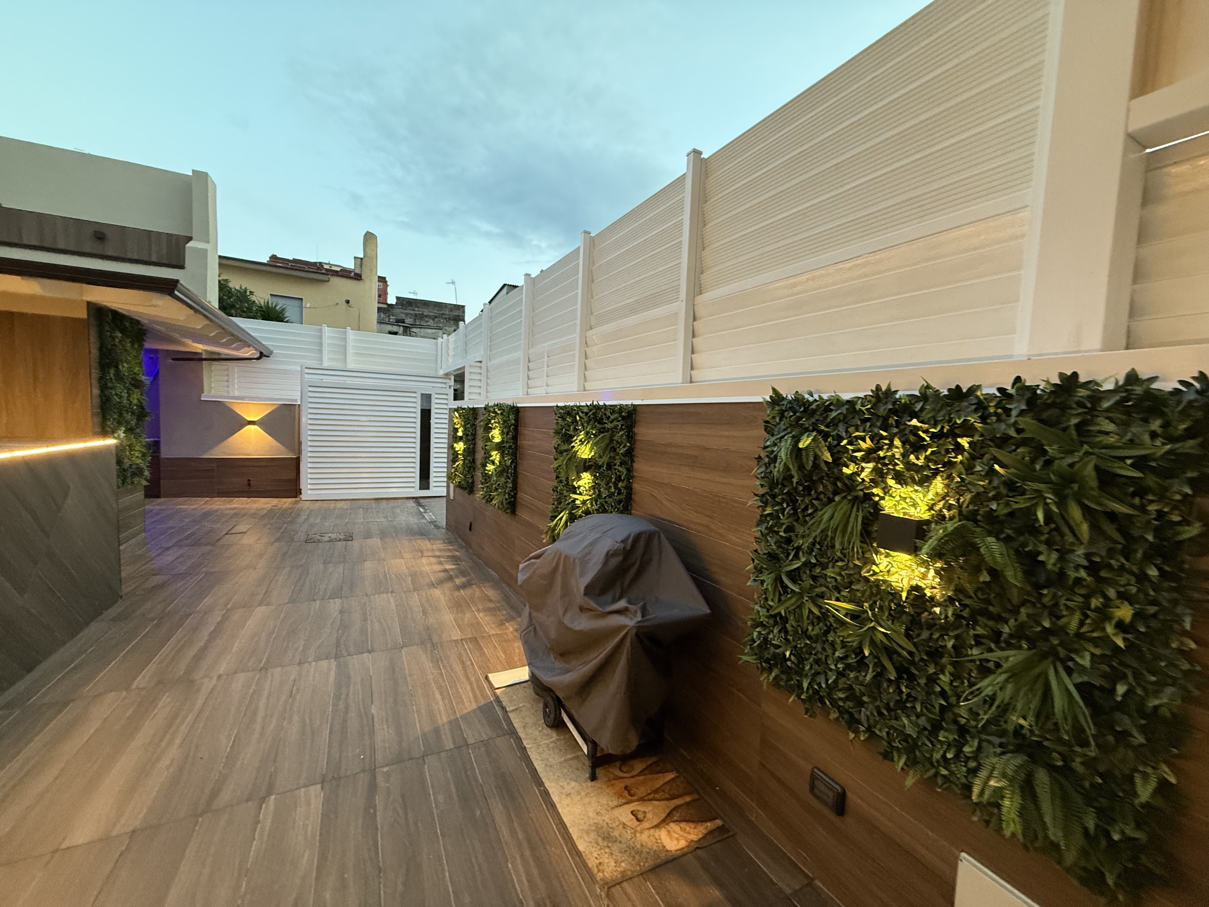 Grigliato privacy esterno terrazzo con piscina