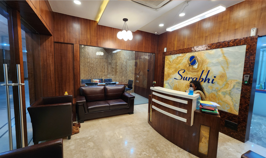 Reception & Lounge
