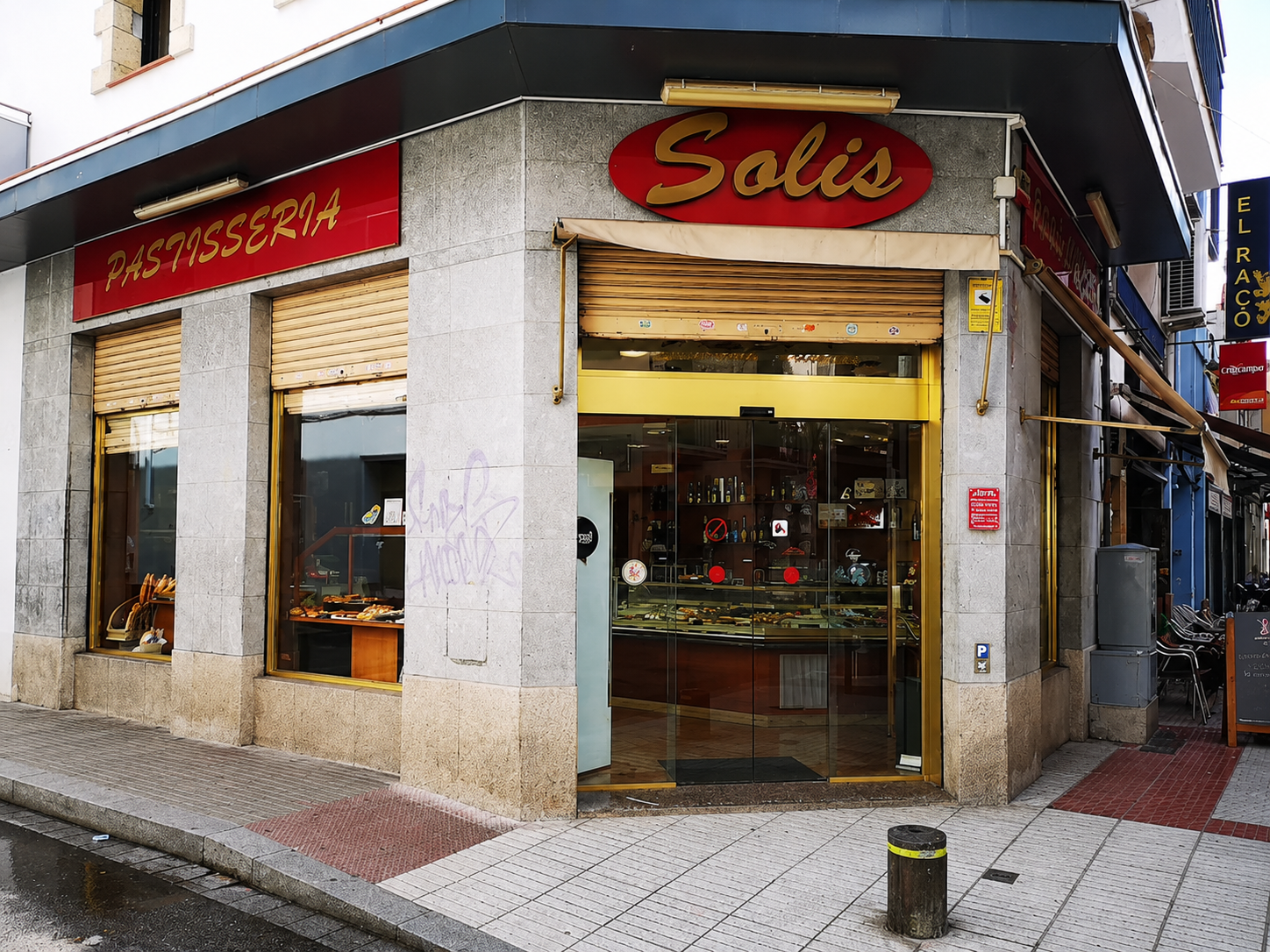 Façana de la Pastisseria Solís a Calella