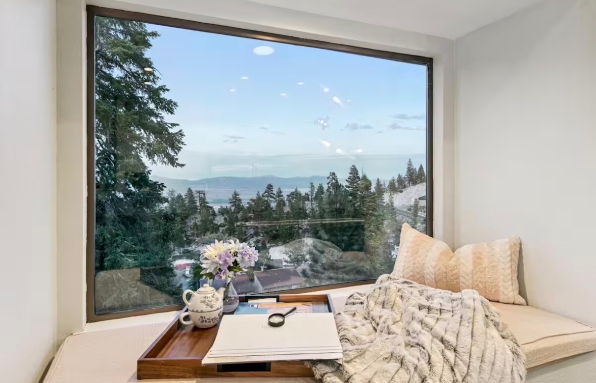 A reading nook overlooking the pines and mountains