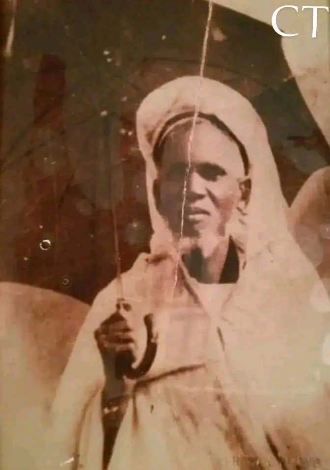 El Hadji Malick Sy with prayer beads