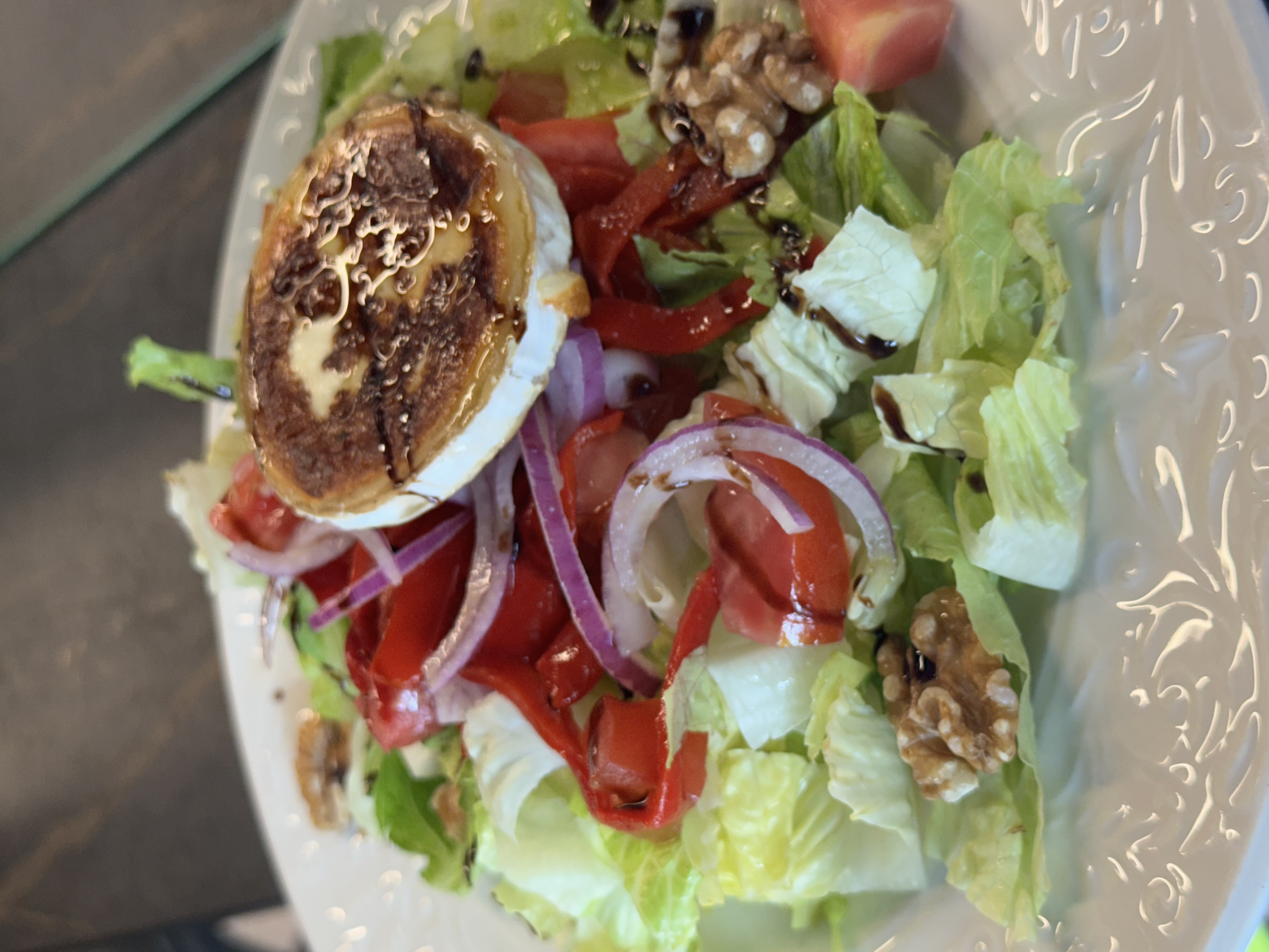 Ensalada de queso de cabra y nueces