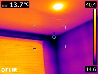 Wall / ceiling corner showing cold spot at the junction line