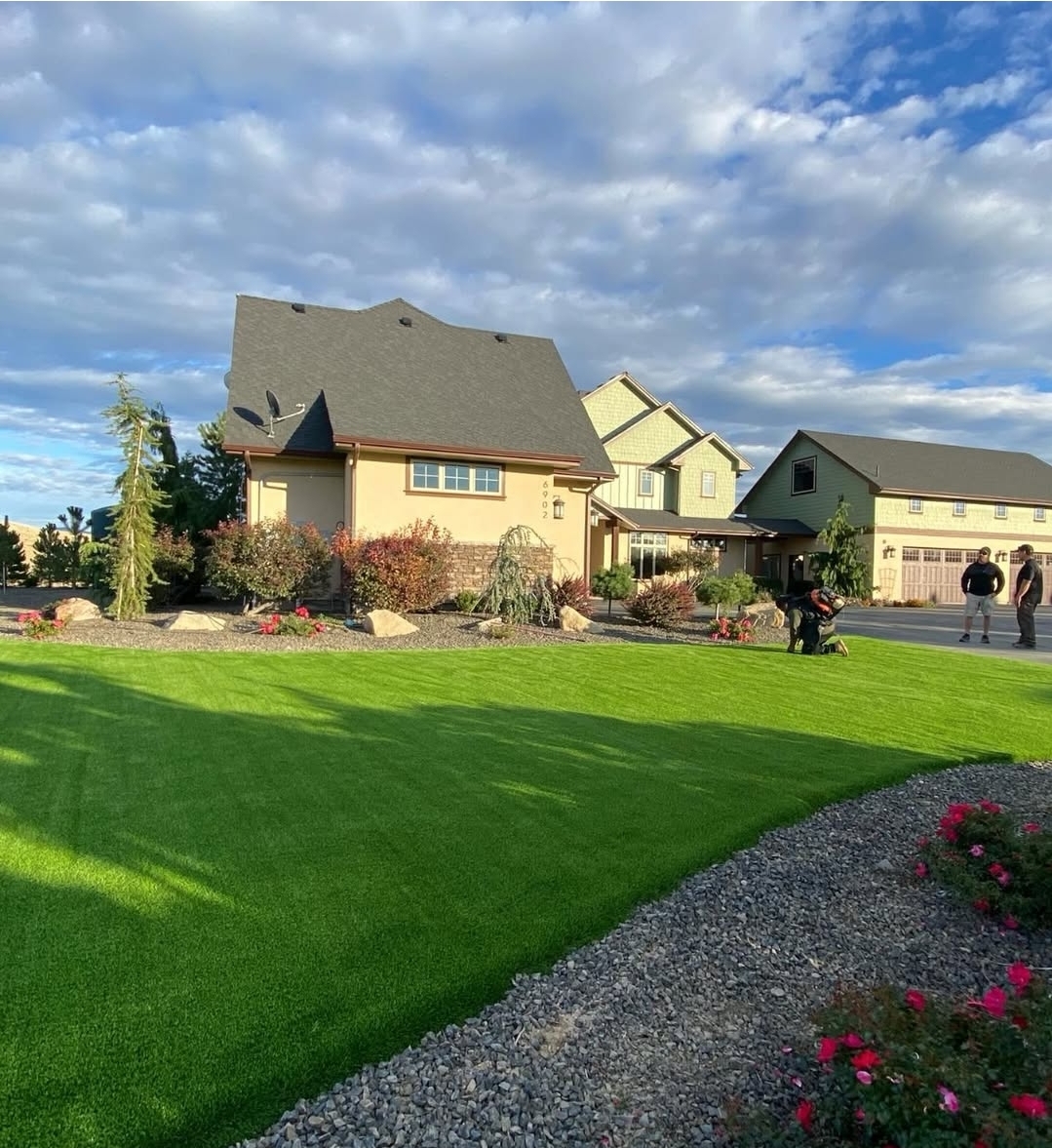 Front-yard install · seamless edge