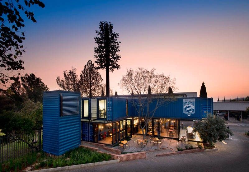 IsoSpaces container café and showroom
