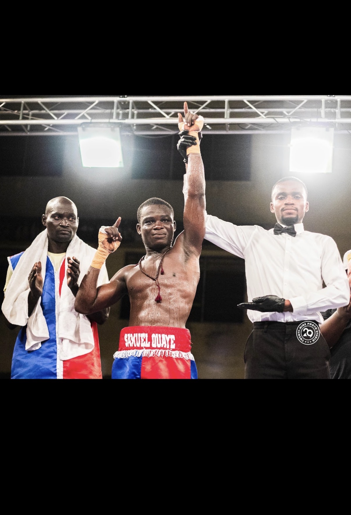 Quaye crowned — corner team and management ringside.