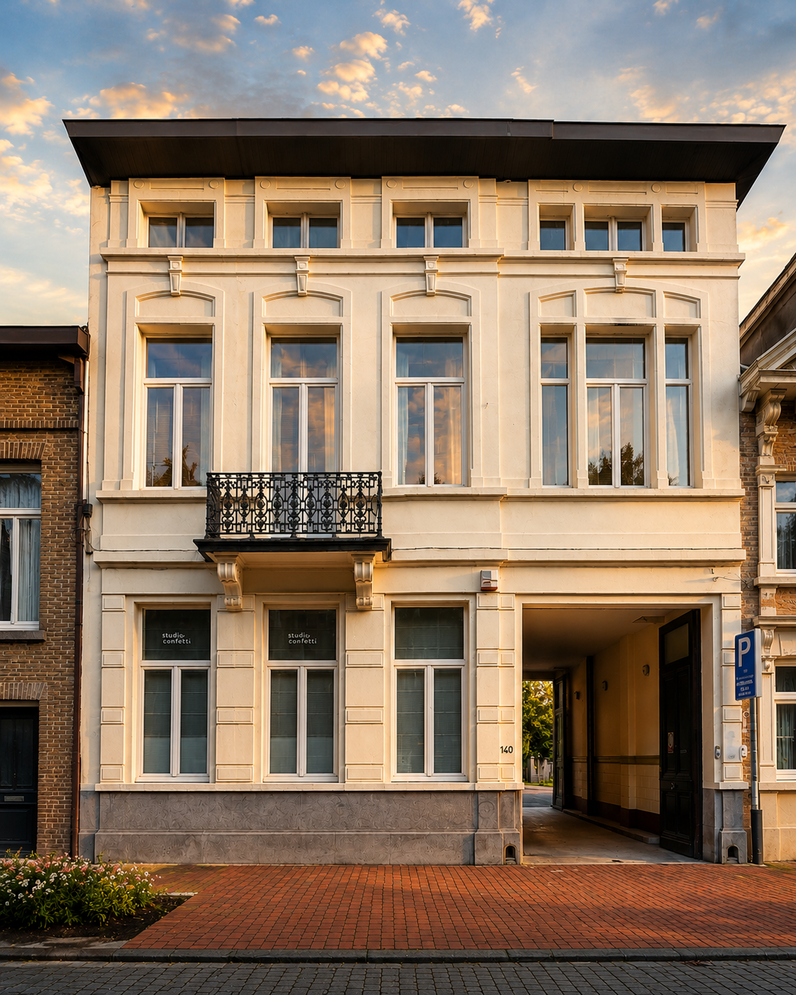 Noordstraat 140 — gevel in het zacht avondlicht