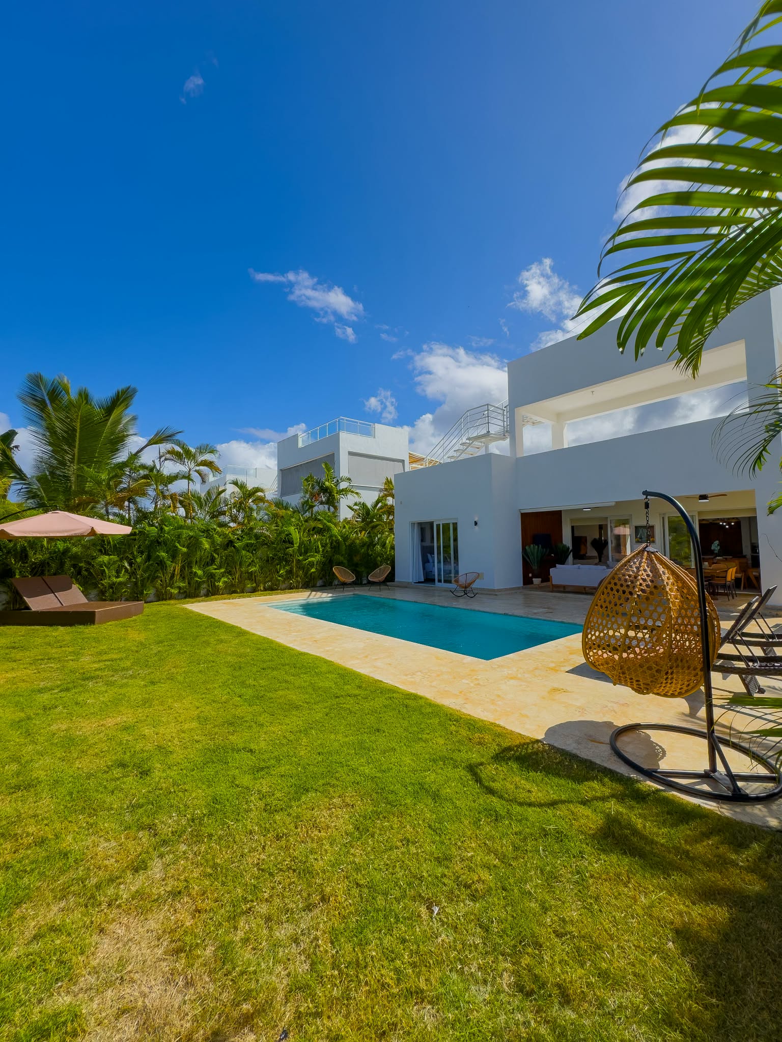 Villa avec piscine et jardin