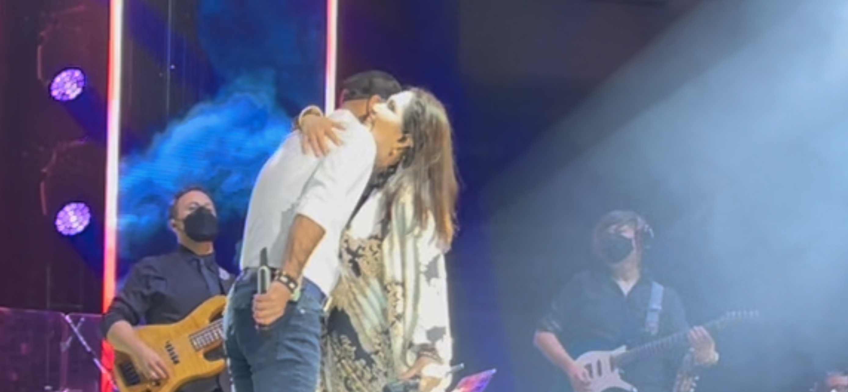 Pablo Vargas junto a Ana Gabriel en el Movistar Arena