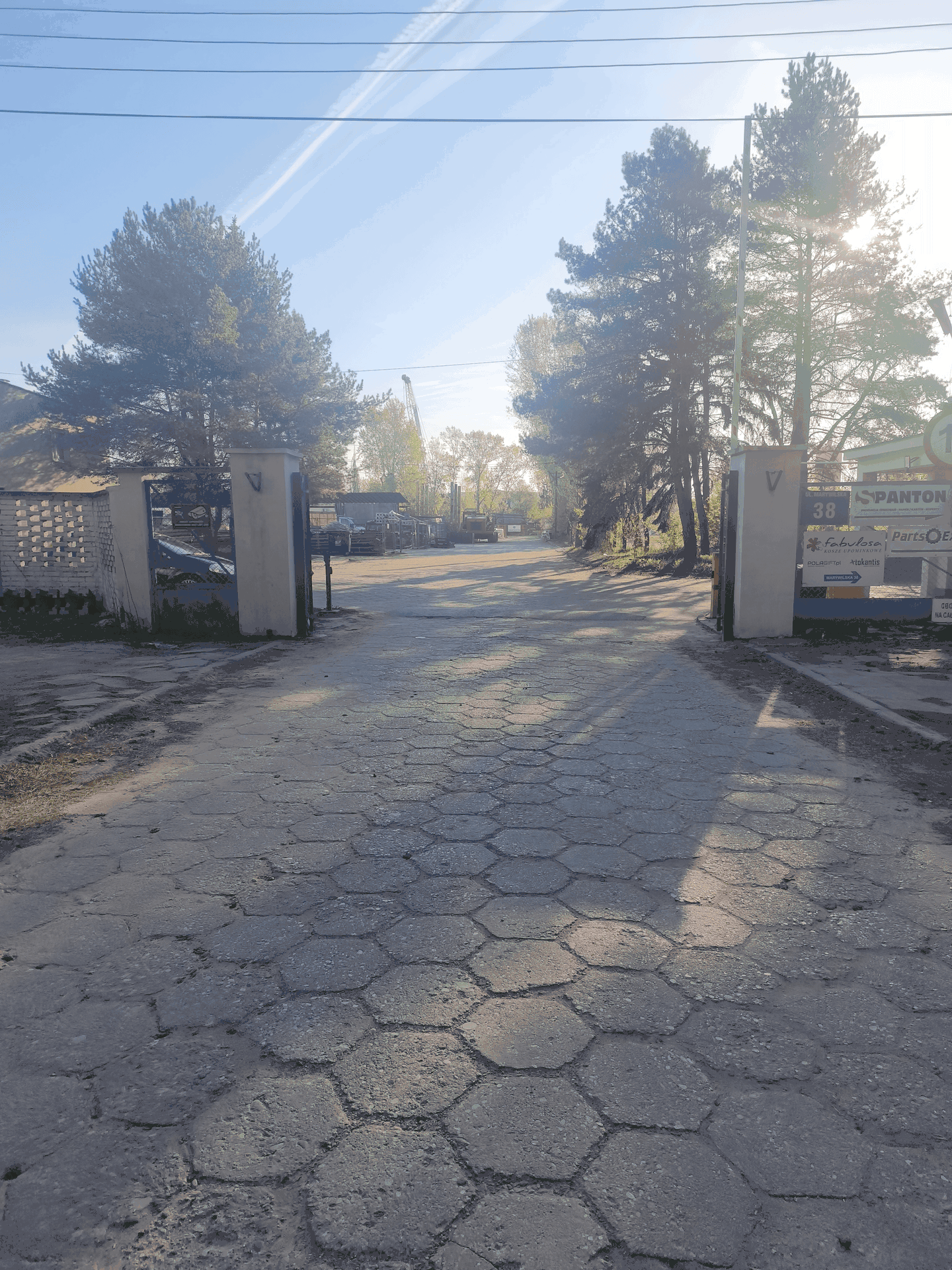 Wjazd do Masterpal Warszawa — Marywilska 38