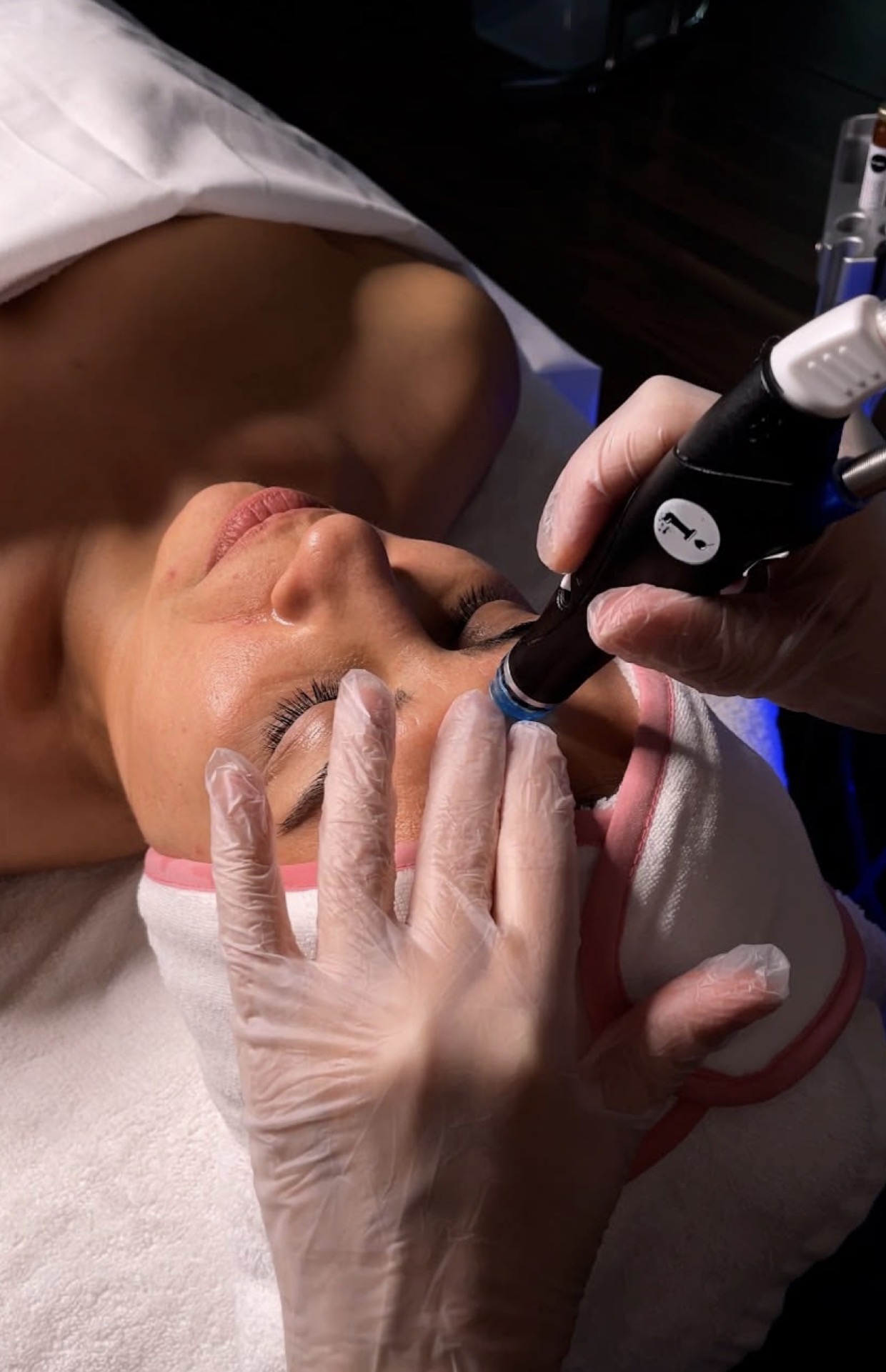 Hydrafacial i klinikkens private rom