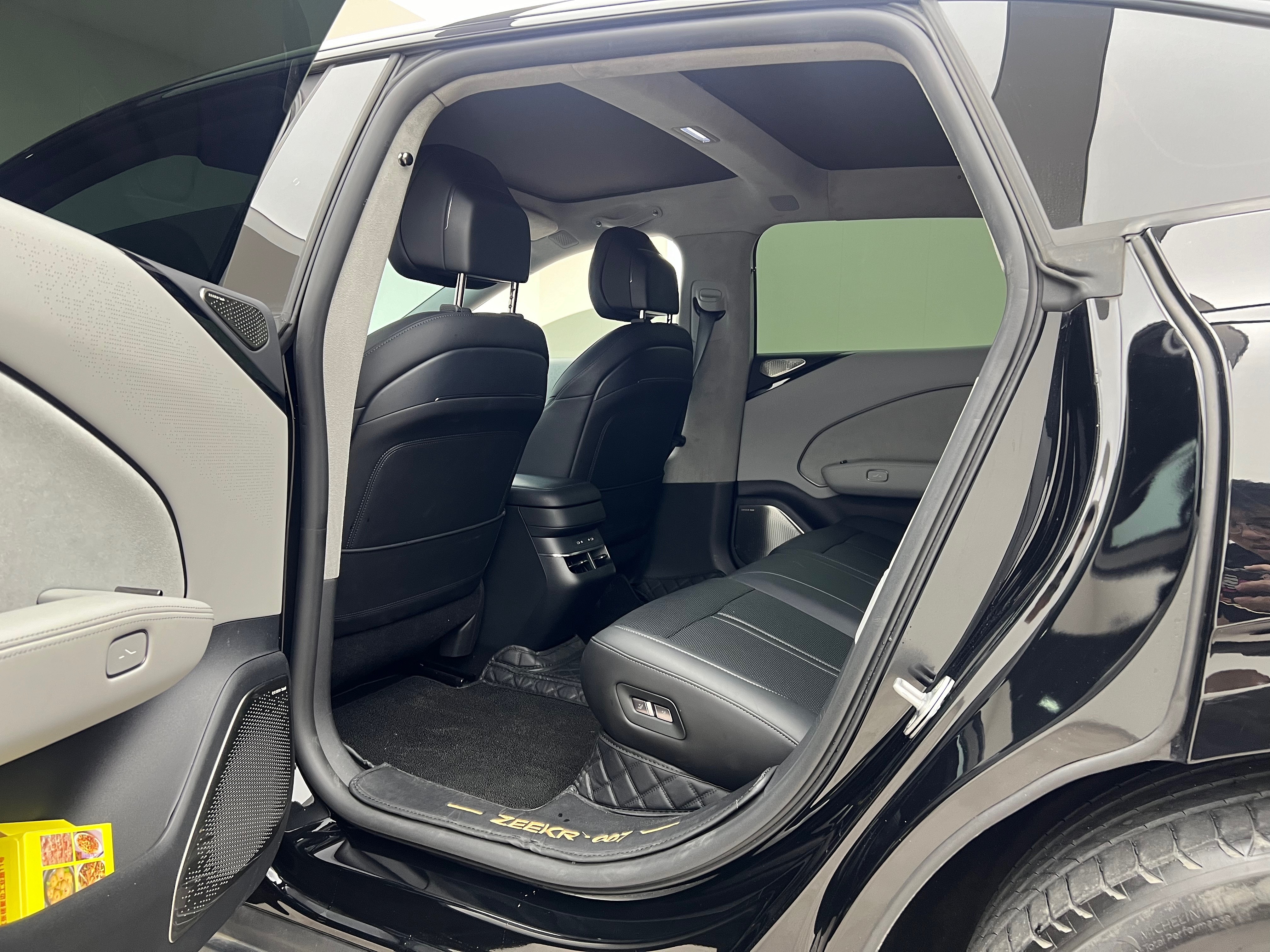 2024 Zeekr 007 thumbnail 10