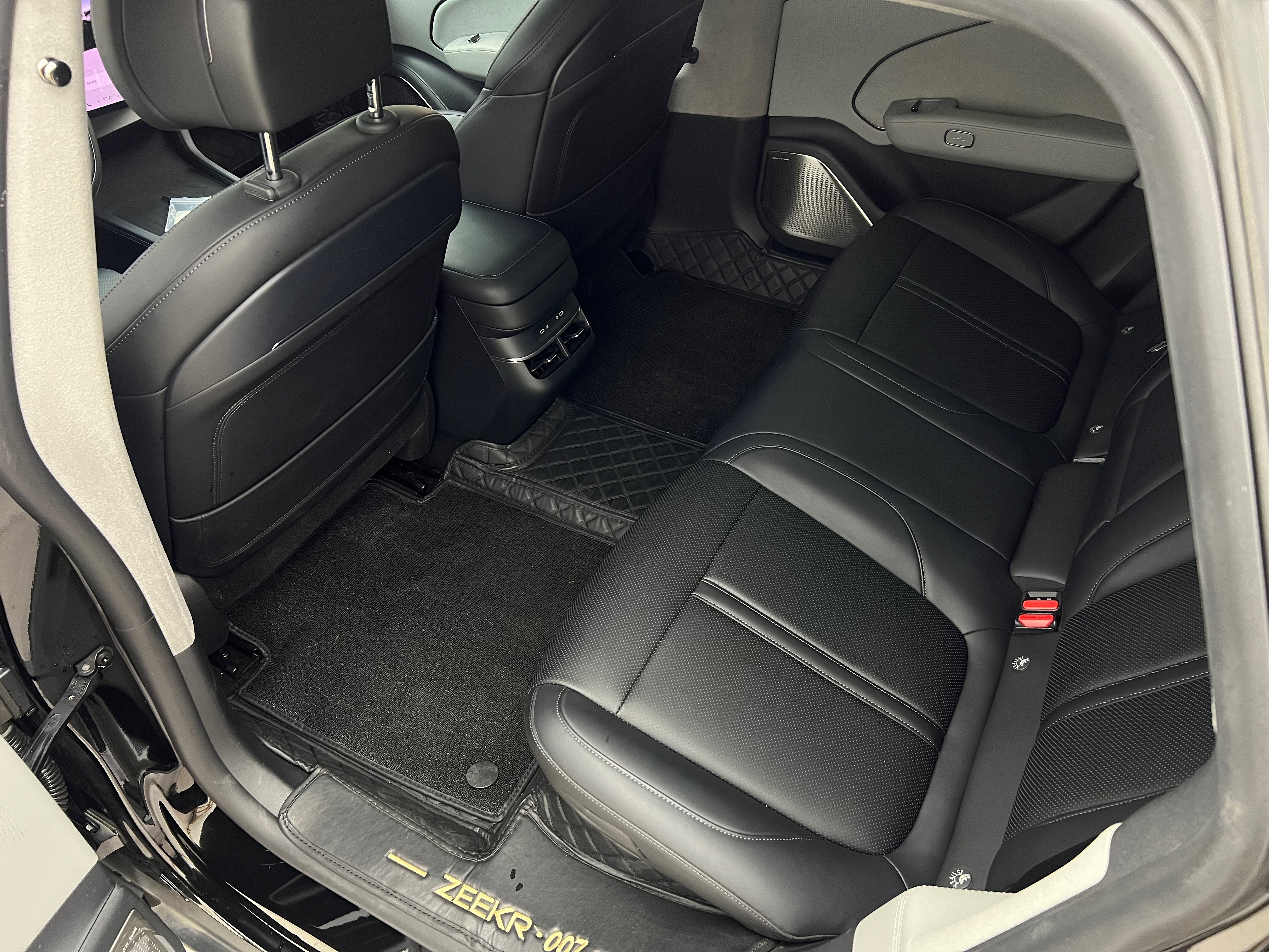 2024 Zeekr 007 thumbnail 9