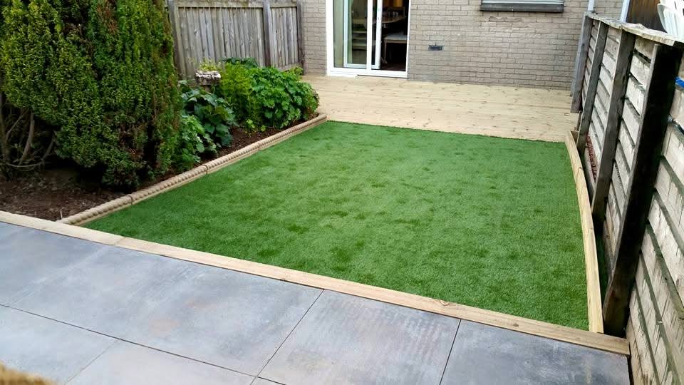 Narrow Terrace-Style Garden