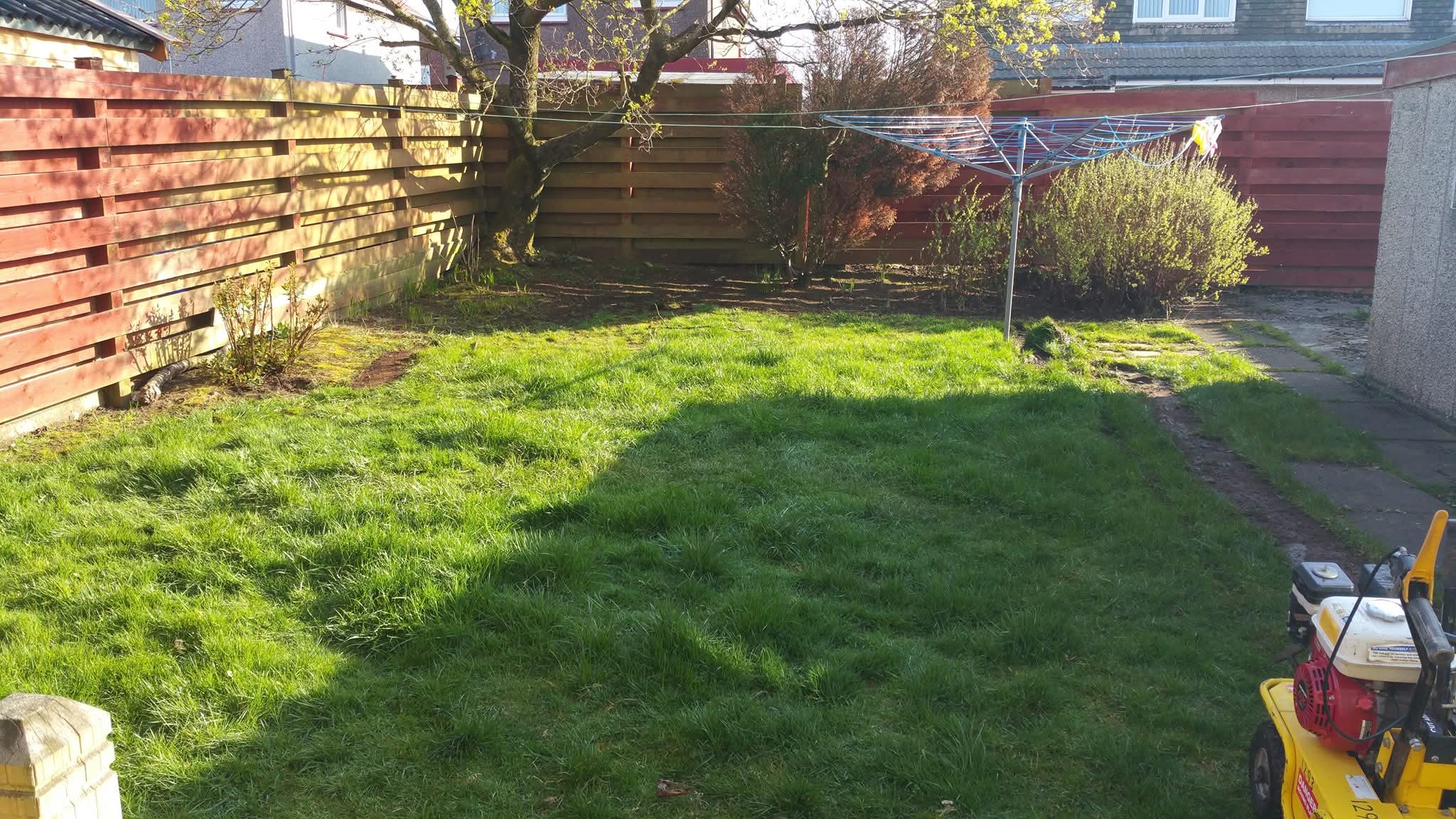 White Gravel Border & Turf